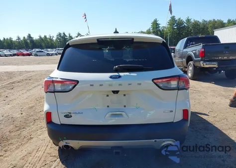 2020 Ford Escape Titanium z USA, uszkodzony, nr VIN 1FMCU9J98LUB15425